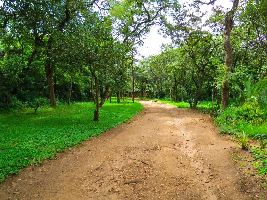 Woodlands Lilongwe Hotel ภายนอก รูปภาพ