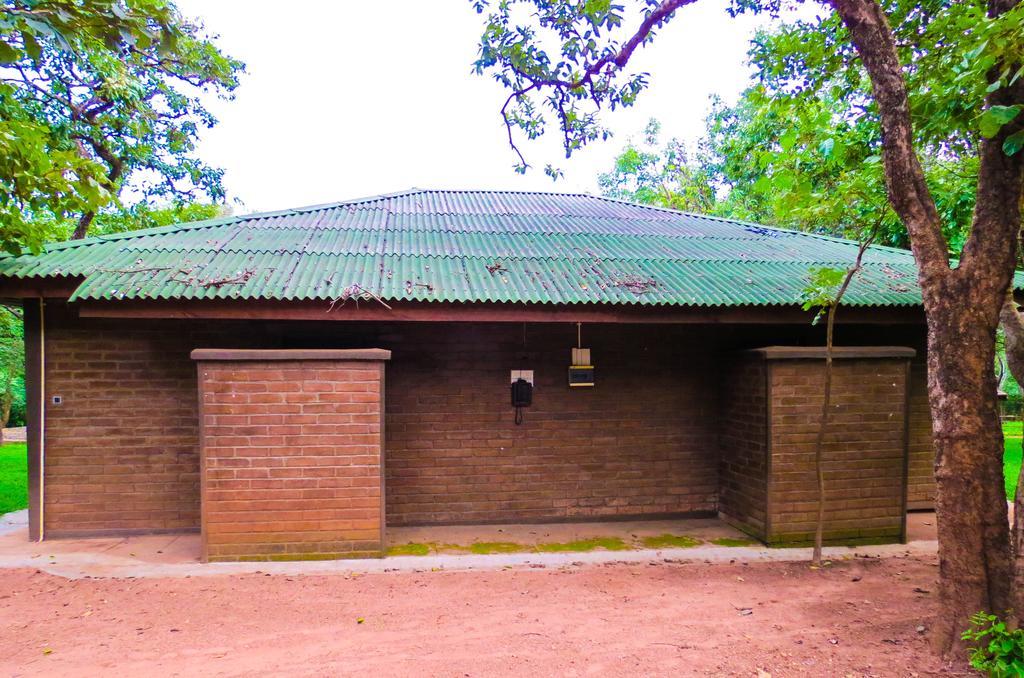 Woodlands Lilongwe Hotel ภายนอก รูปภาพ