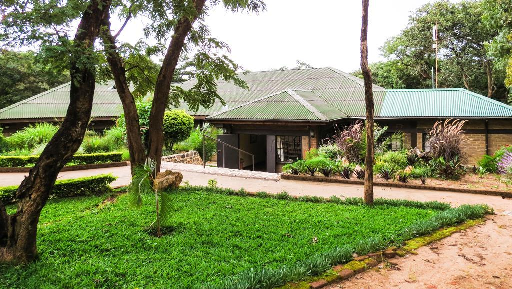Woodlands Lilongwe Hotel ภายนอก รูปภาพ