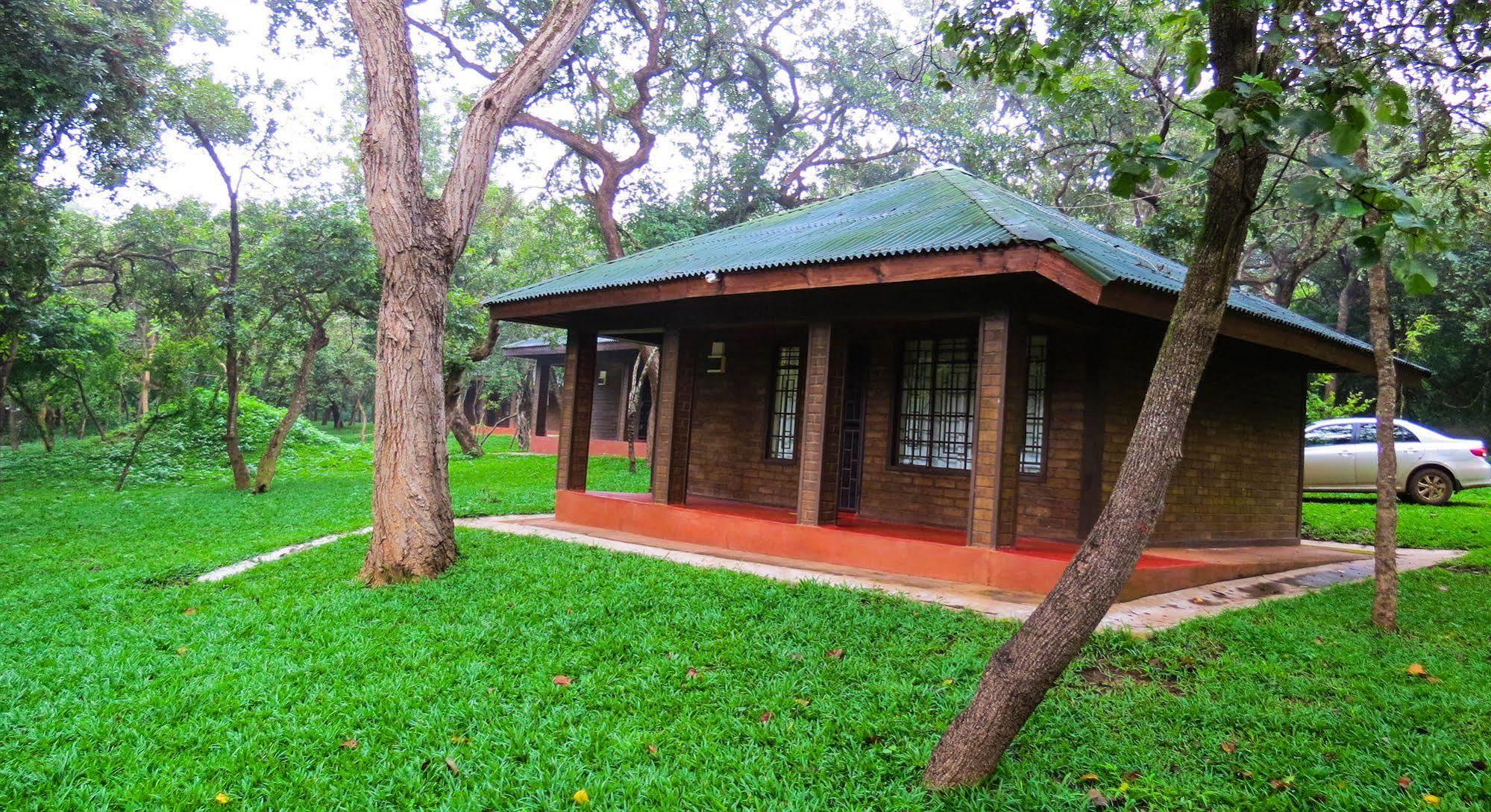 Woodlands Lilongwe Hotel ภายนอก รูปภาพ
