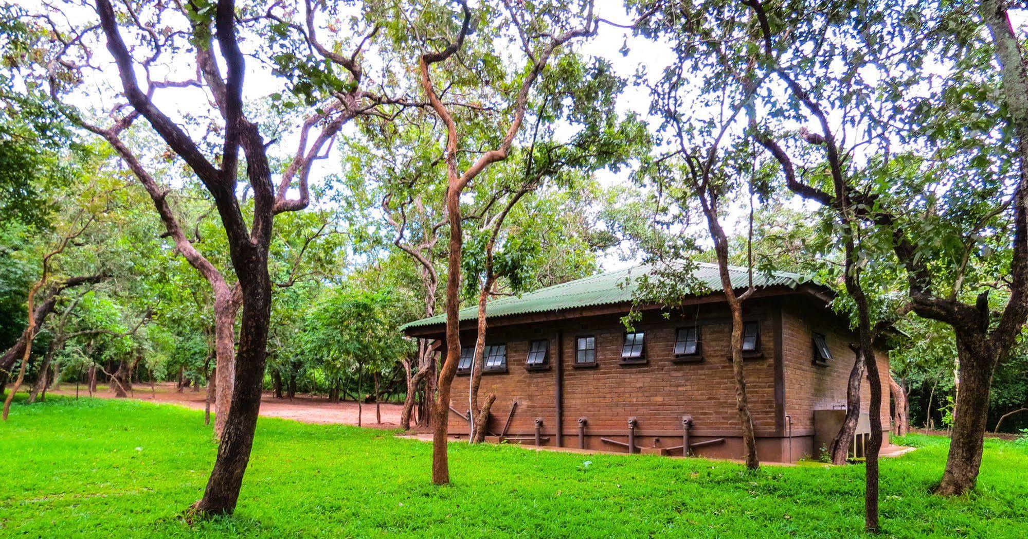 Woodlands Lilongwe Hotel ภายนอก รูปภาพ