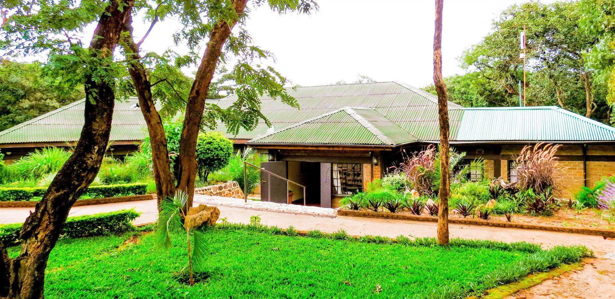 Woodlands Lilongwe Hotel ภายนอก รูปภาพ