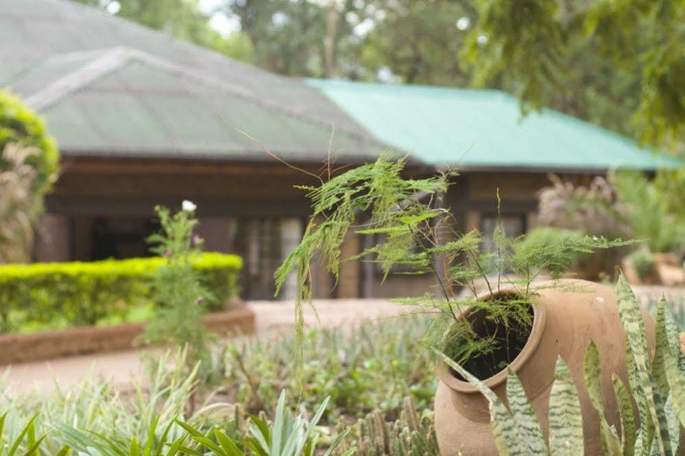Woodlands Lilongwe Hotel ภายนอก รูปภาพ